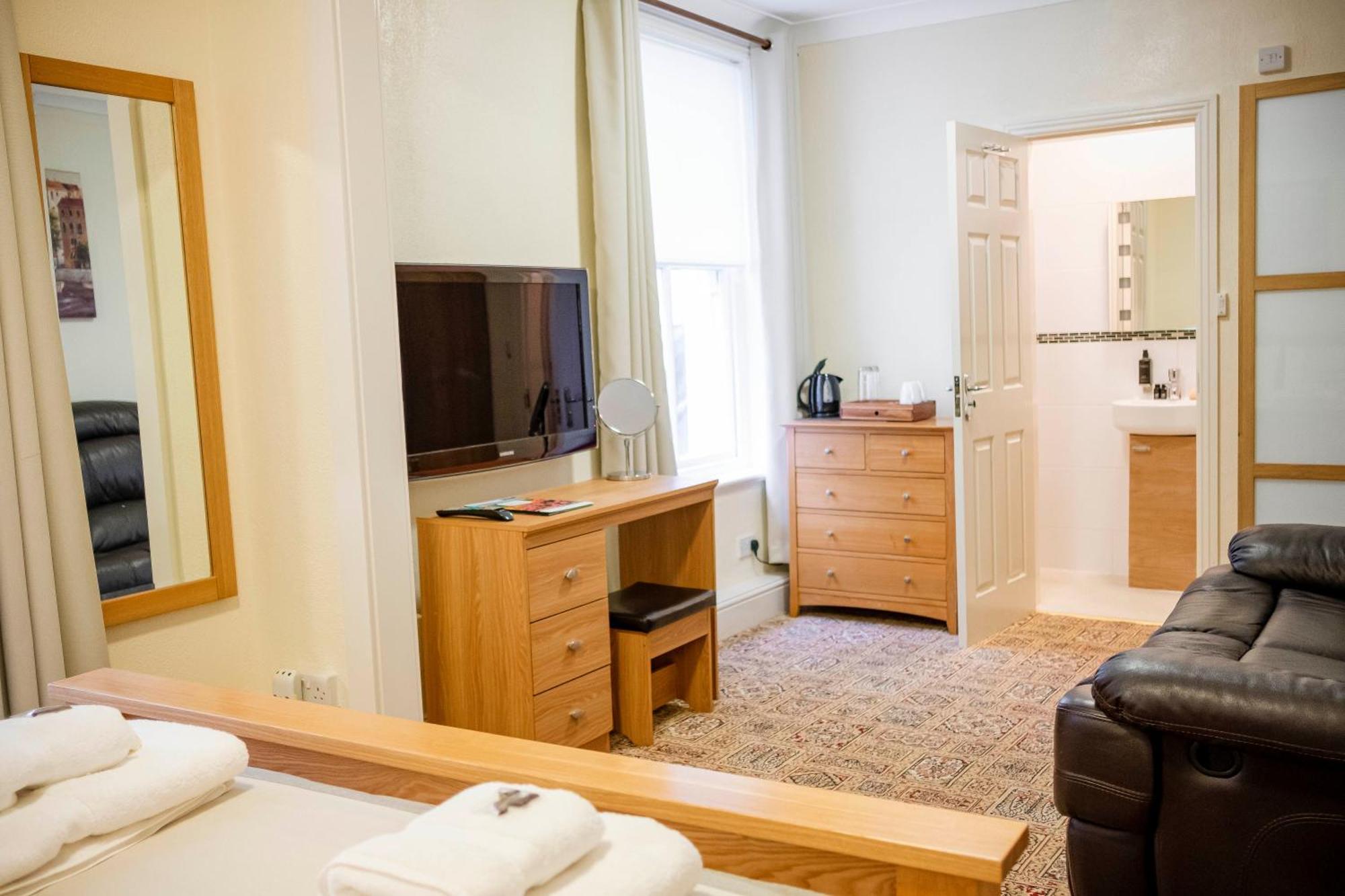 Inglewood - Opul Express Hotel Douglas Quarto foto
